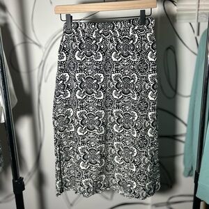 Old Navy Black and White Pencil Skirt W/ Side Slits, women’s XS